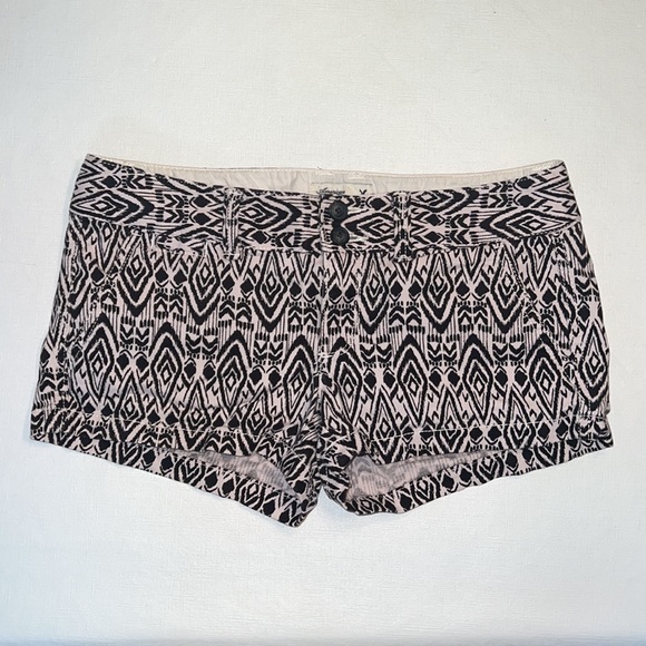 🟠 American Eagle Aztec Stretch Shorts - Picture 2 of 8